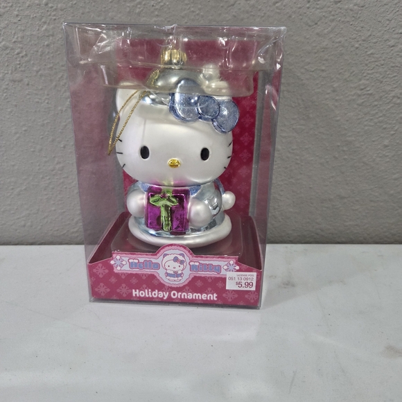 Hello Kitty Holiday Ornament with Gift - Picture 1 of 4